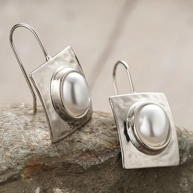

Huitan Retro Party Earrings with Simulated Pearl for Women Simple Design Copper Color Accessories for Female Graceful Zircon