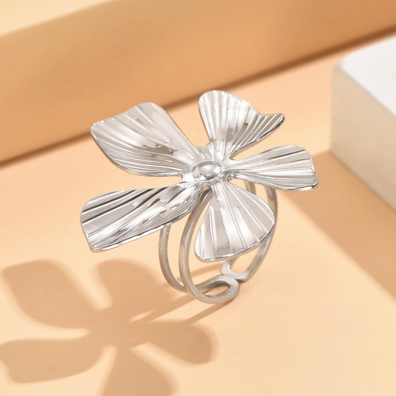 Exaggerated Flower Ring: Elegant Gold-Plated Adjustable Stainless Steel