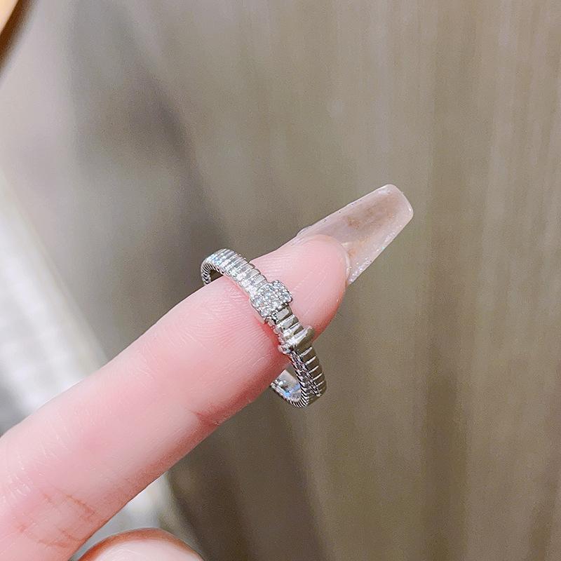 

Light Luxury High-End Full Diamond Ring Set Fashionable Cold Wind French Index Finger Ring Woman