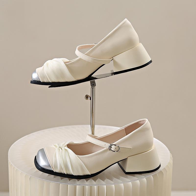 

Fairy wind single shoes female 2025 spring new super fire versatile temperament thick heel with skirt one-word belt single shoes 39