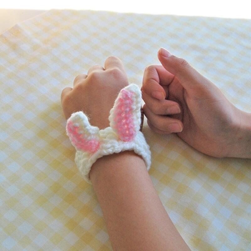 

Hand-knitted bracelet (2 types) (2)Carrot