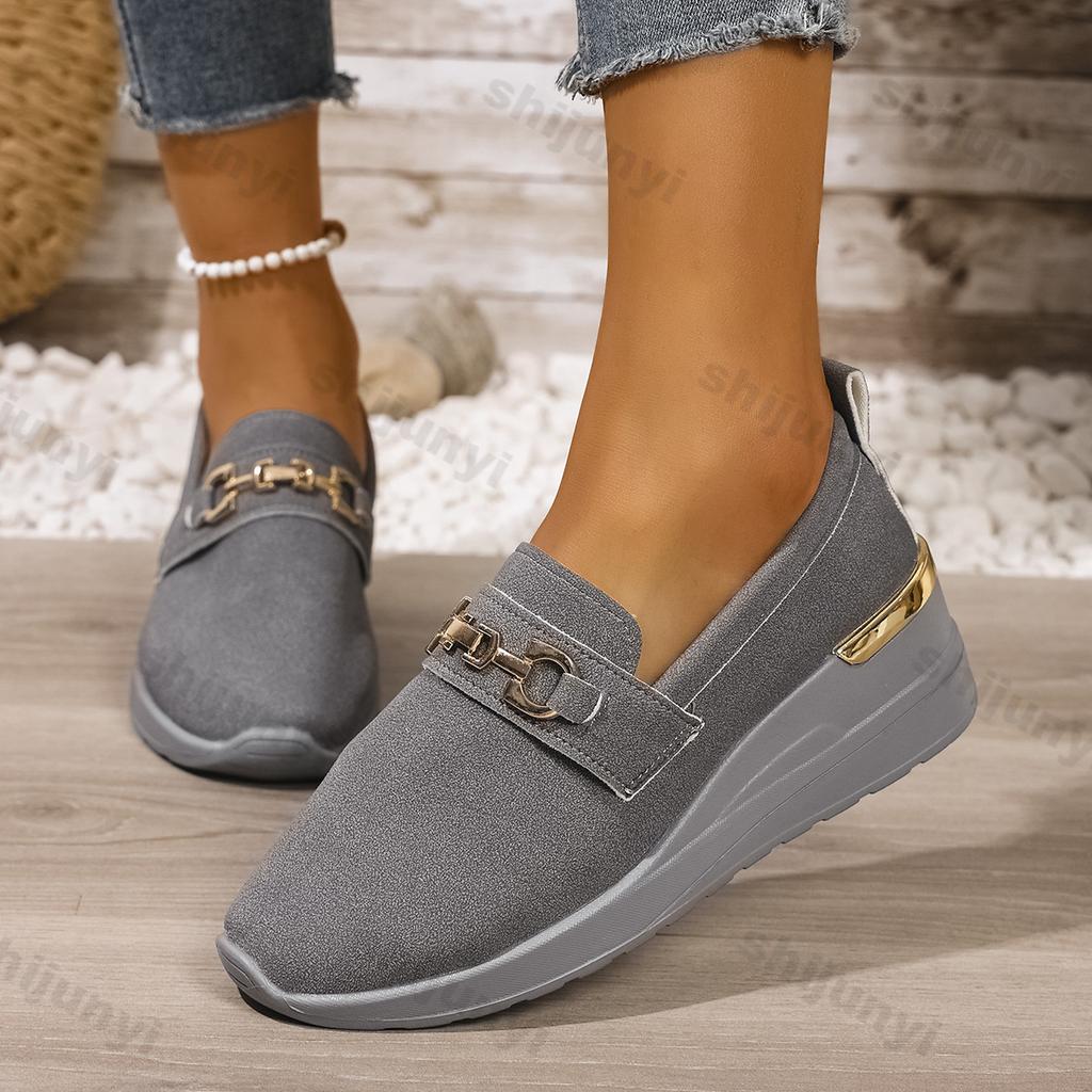 Fashion 2025 Autumn New Women's Retro Pointed Head Wedge Heel Casual Single Shoes Shallow Mouth Comfortable Metal Buckle Versatile Pumps