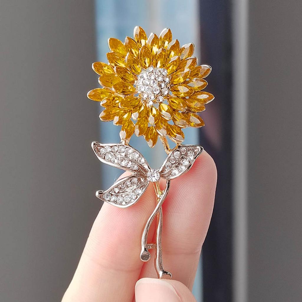 Spilla a Girasole Incastonata di Diamanti, - Corsage Per Donne