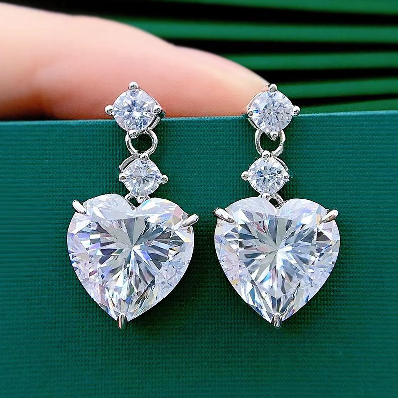 Серебряные серьги-подвески в форме сердца из циркония для женщин — фото 2