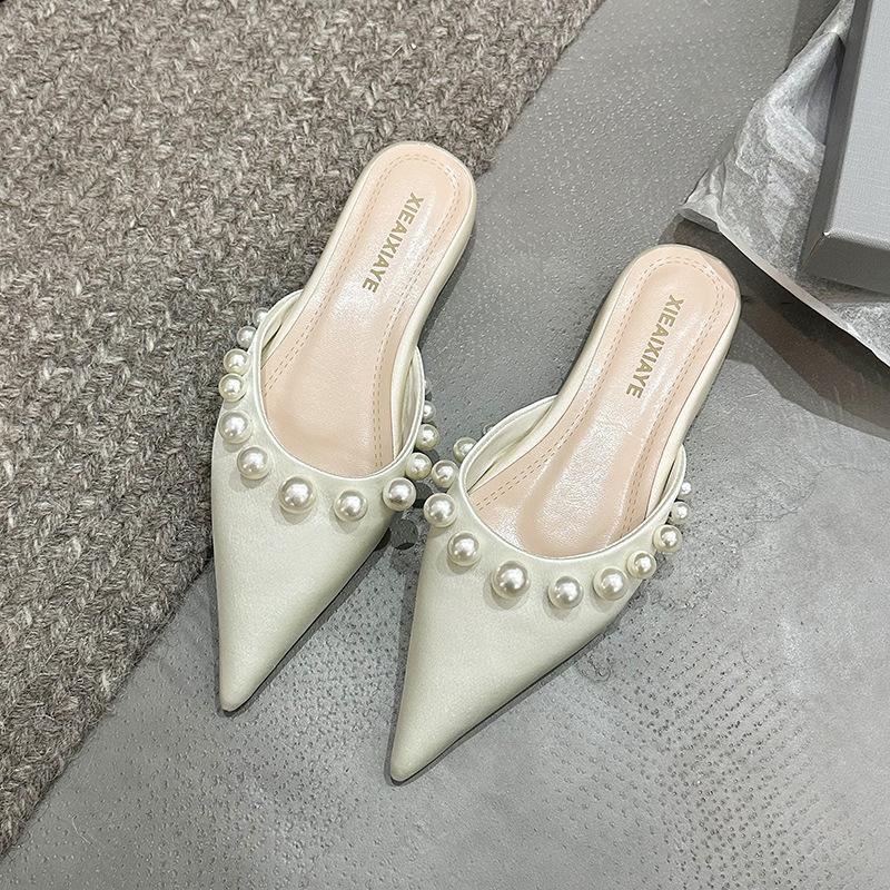 Flat bottom pointed sandals women wear summer 2025 new gentle French fairy white pearl bag head half slippers
