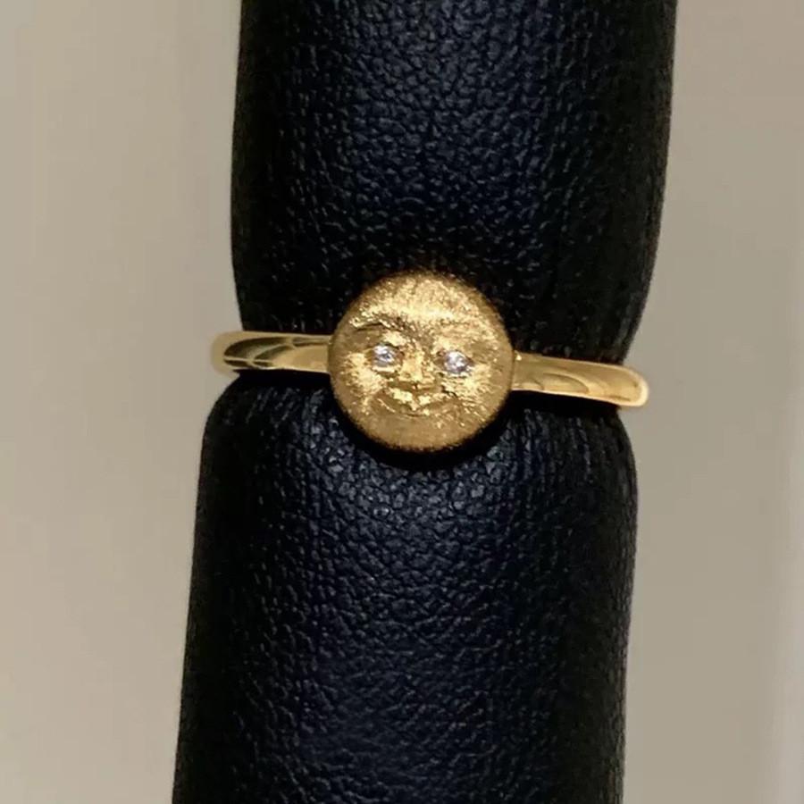 

Великолепное медное кольцо с игривыми формами солнца, луны и звезд, идеально подходящее для стильных женщин J5990