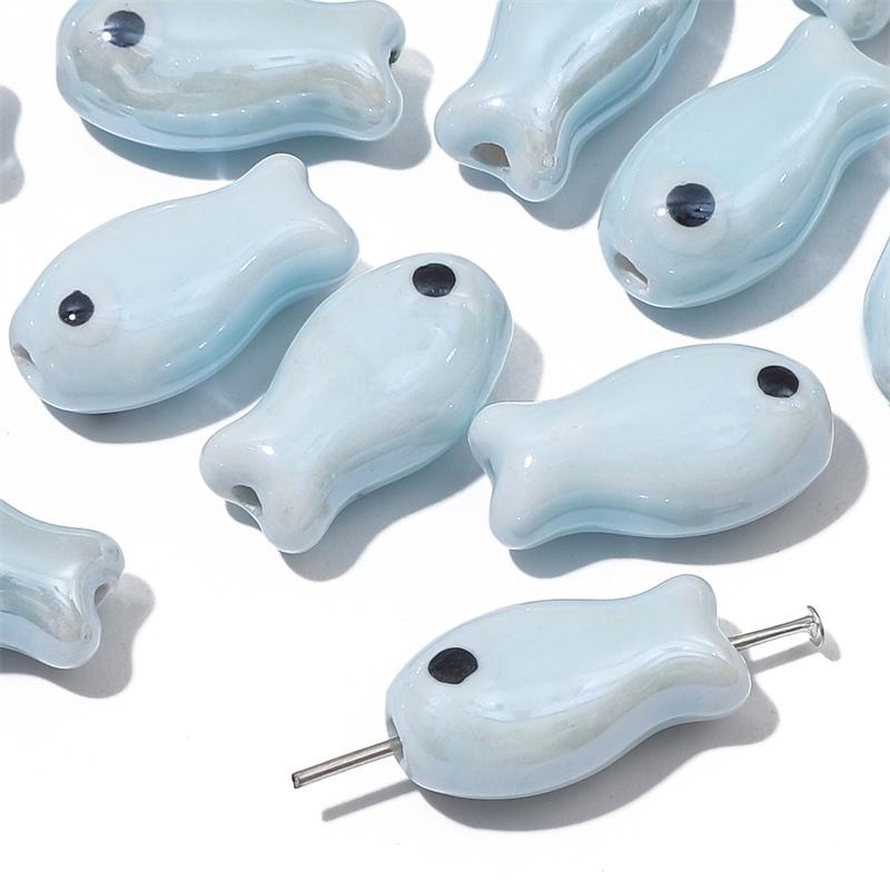 

Керамические расписанные вручную двухсторонние бусины, шармы в виде рыбок, свободные разделительные бусины для DIY браслетов, ожерелий, аксессуары для изготовления ювелирных изделий светло-синий