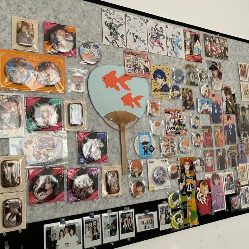 Selbstklebende Foto- & Schmuck-Filztafel zur Wand- oder Schreibtischdekoration.