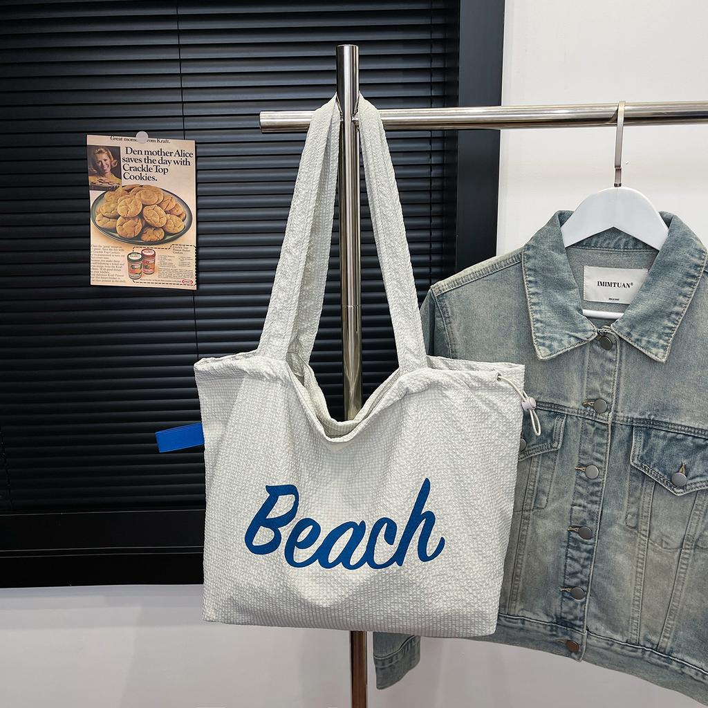 Korean version of the new letter printing casual large-capacity tote bag, light travel versatile lazy wind shoulder stray bag