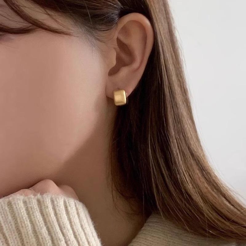 Retro Minimalist Small Earrings Female Small Brushed Square Earrings Cold Wind Fashion Temperament Fashion Tide Elegant Accessories Classic Jewelry