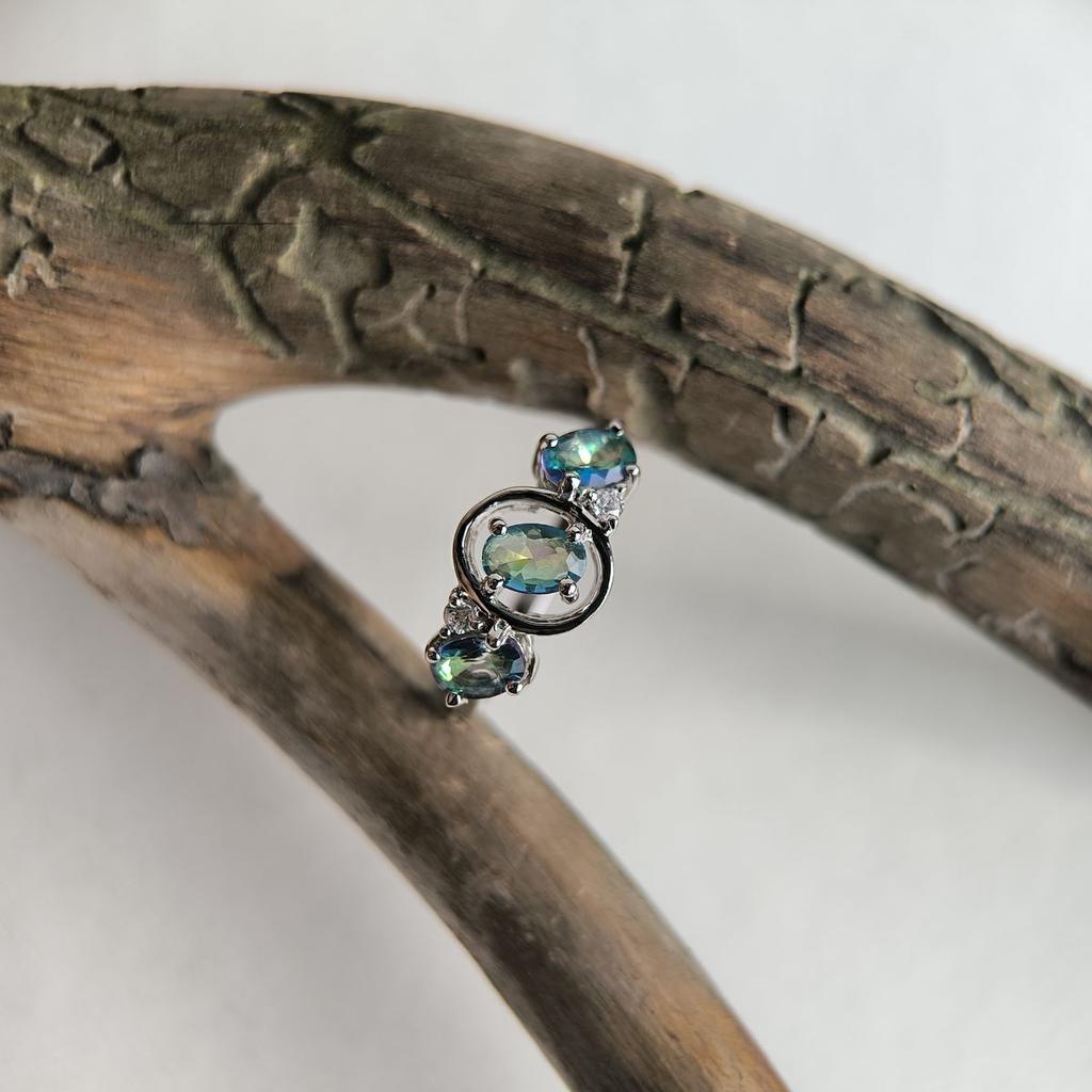 Серебряное кольцо с мистик топазом 1.075ct, вес изделия 2,88 гр (2191322)