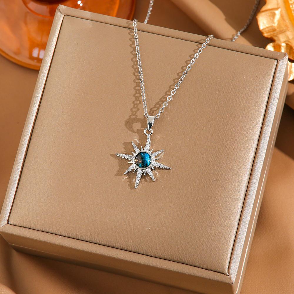 Four Leaf Clover Pendant Necklace For Women Fashionable Zircon Crystal Adjustable Chain Delicate And Versatile Jewelry