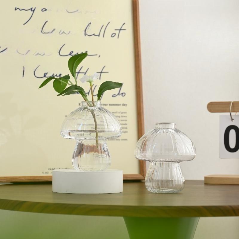 Mushroom Shaped Clear Plastic Vase Mini Desktop Hydroponic Planter for Small Flowers Gifts for Plant Lovers