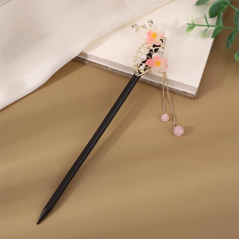 Ebony Style Tassel Hairpin: Vintage Wooden Hair Accessory for Women, Perfect for Simple Updos and Ancient Costume Adornments