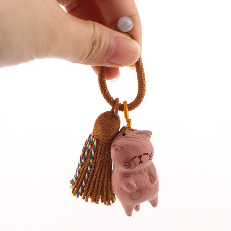 Handcrafted Cypress Cute Blessing Catching Cat Pendant Animal Art For Bags Car Keys Charm Accessories Decoration