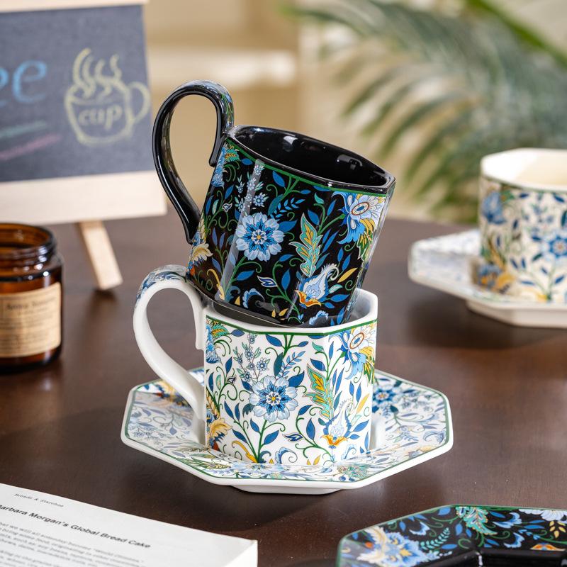Set di tazze da caffè e piattini dipinti a mano in stile retrò con effetto "Giglio Ragno Rosso", un regalo originale in ceramica.
