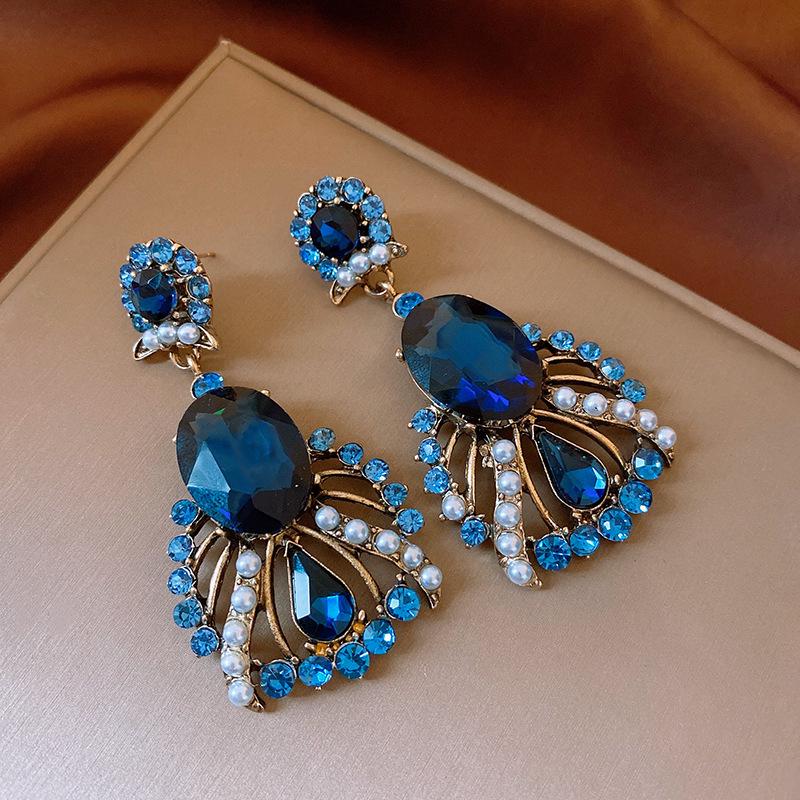 

Винтажные серьги-пусеты с бриллиантами «Серебряная игла» - Ретро и роскошный дизайн для женщин