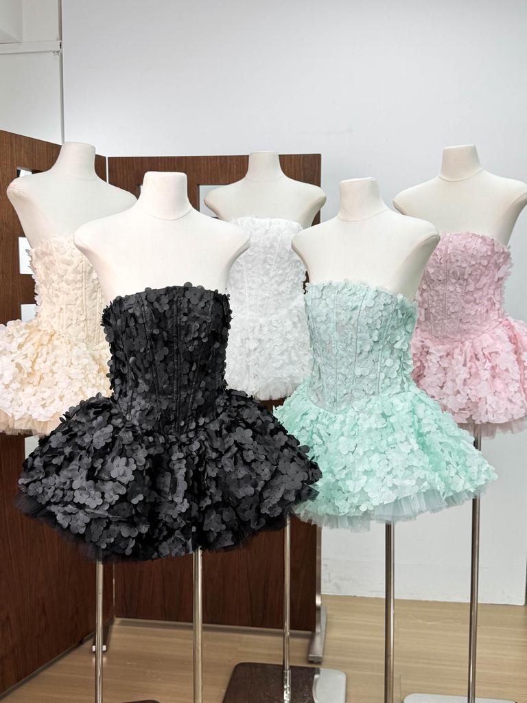 Elegant 25-Year Vietnam Niche Strapless Dress with 3D Flower Waist-Cinch and Puffy Skirt