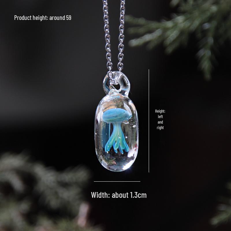 Náhrdelník s medúzou z lapisu lazuli: Dámský ručně vyrobený přívěsek z ryzího stříbra 925 se skleněným křišťálem - Lehký luxusní dárek k narozeninám