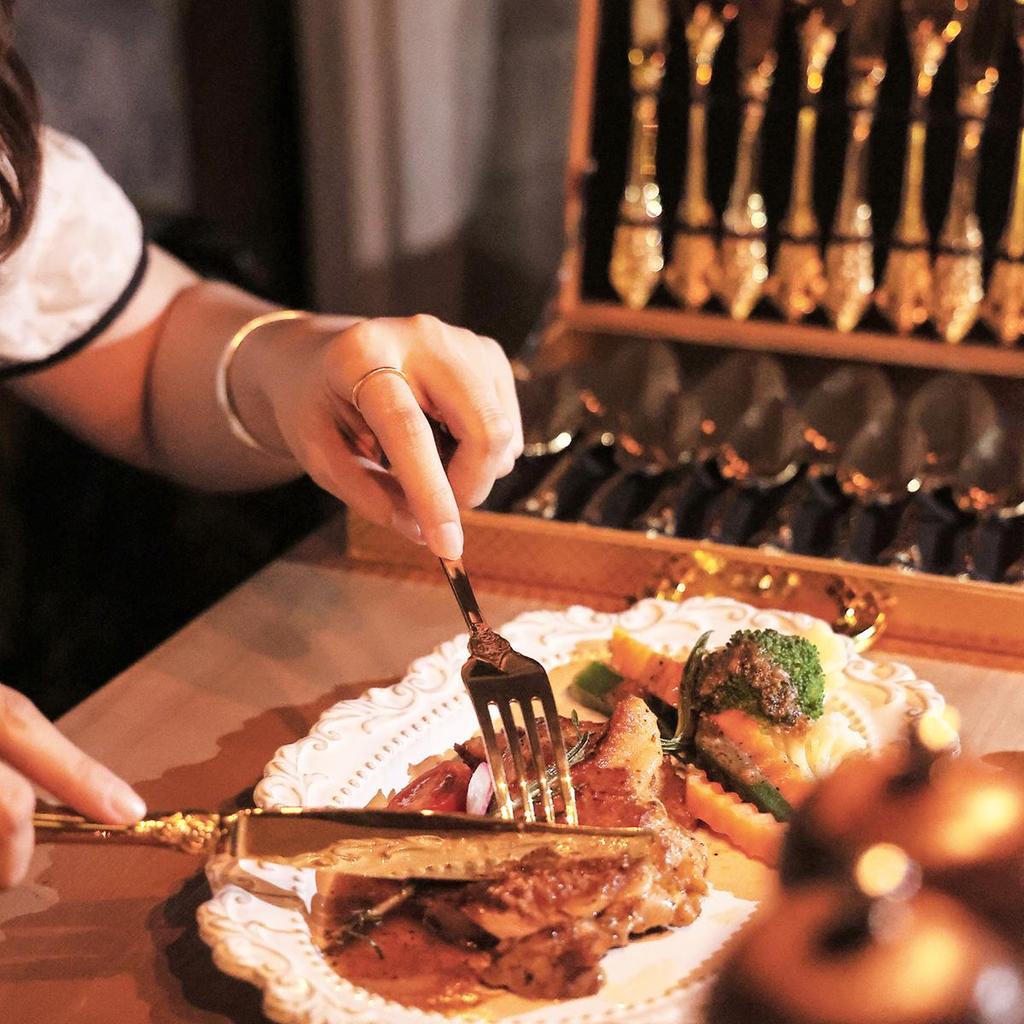 European Style Stainless Steel Embossed Cutlery Set - 24-Piece Gift Box with Steak Knife and Fork.