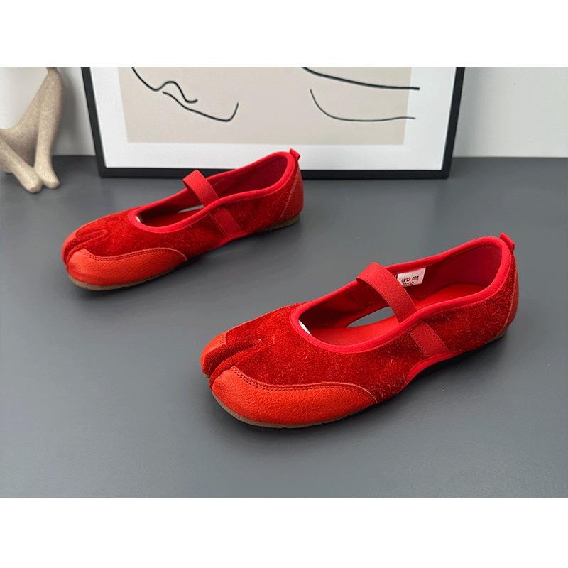 

Split-toed beanie shoes women s new pig s trotters cross horseshoe shoes feet red casual belt flat single shoes Mary Jane 35 красный
