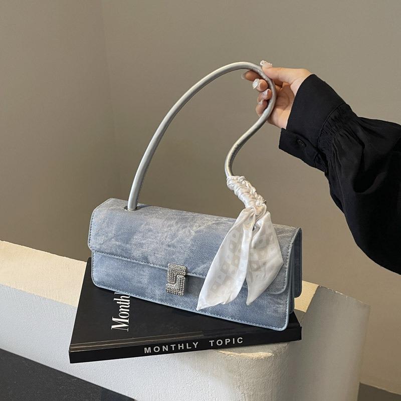 Niche design bag women's new versatile shoulder underarm bag portable baguette bag