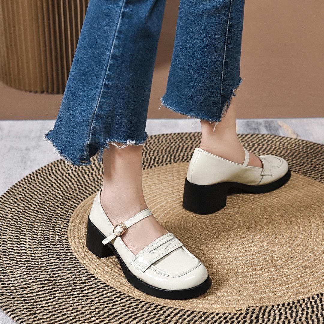 

Doll shoes women s 2025 spring and summer new round head one-word buckle cow patent leather thick-soled thick heel retro student shoes loafers 39 бежевий