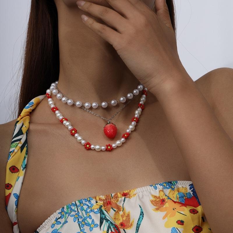3Pieces Lovely Strawberry Pendant Necklace Beaded Necklace Fashion Neck Jewelry Suitable for Fashion Lover Present