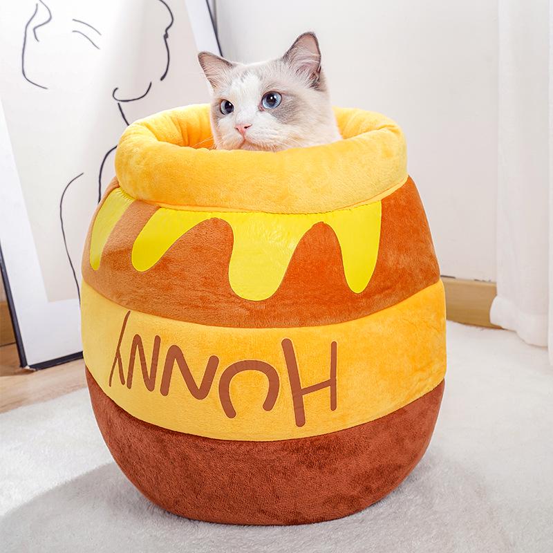"Tetora Pet Nest: Semi-Enclosed Autumn/Winter Bed for Cats & Dogs"