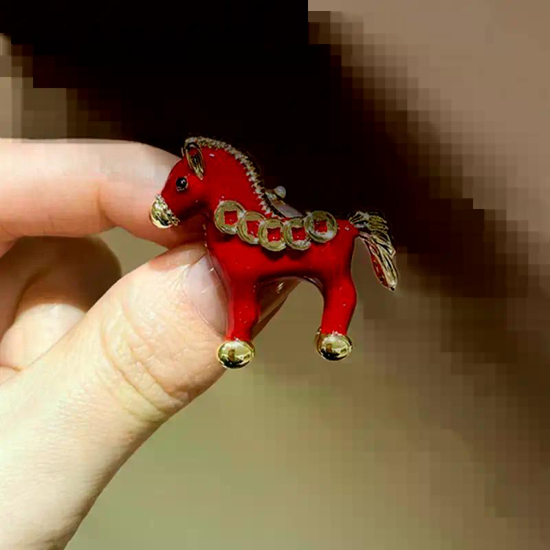 Niedliche Rote Tropföl Tierkreiszeichen Pony Broschen Vielseitige Tiere Pferd Corsage Pins Bekleidungszubehör Neujahr Geschenke