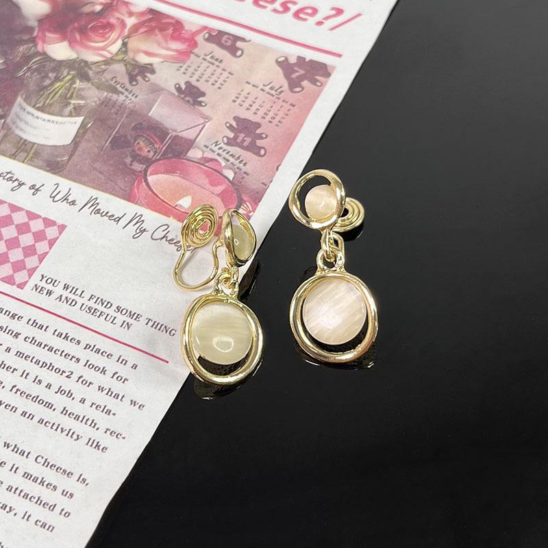 Korean Style Retro Pearl Ear Clip for Women - Mosquito Coil Holder, No Piercing, High-End, Fashionable and Versatile Luxury Earrings