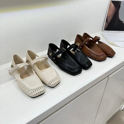 New Breathable Hollowed-out Flat Single Shoes Square-toed Low-heeled Sandals for Mom