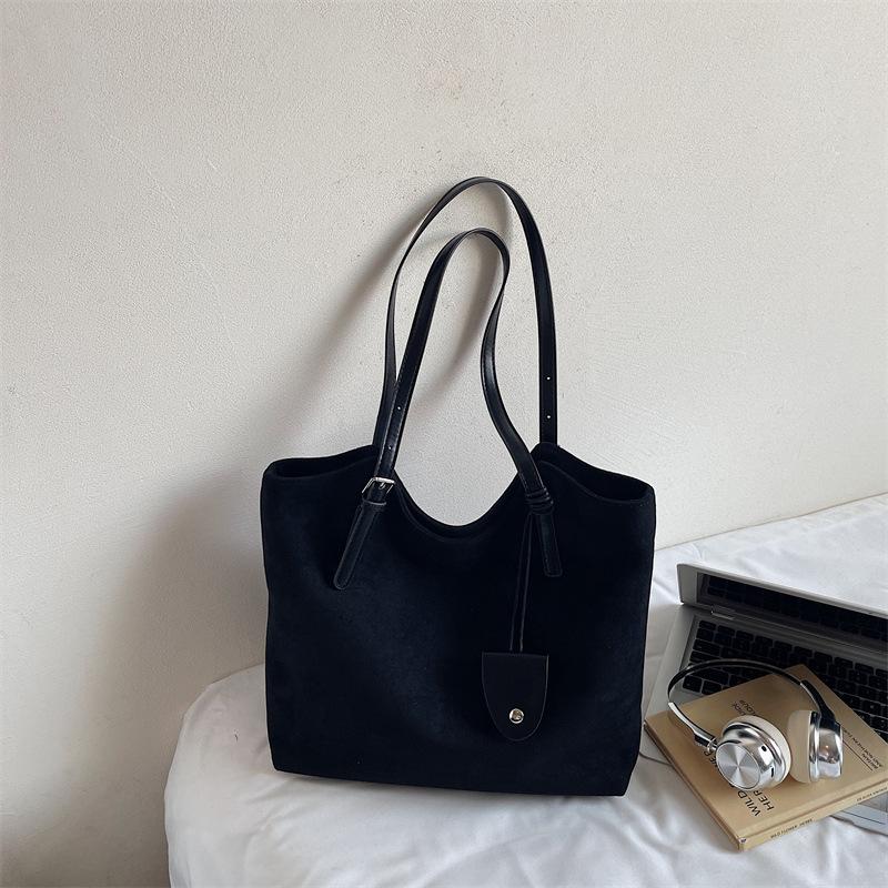 

Ретро замшевая сумка подмышку женская новая в ленивом стиле повседневная сумка-тоут большой вместимости для поездок на работу на плечо тренд чёрный