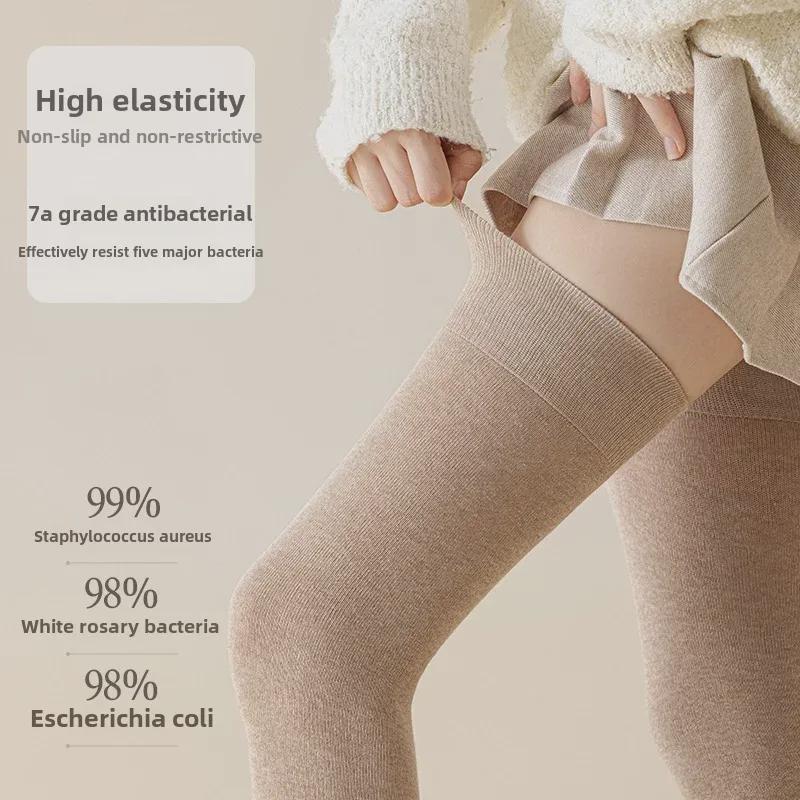 Chaussettes montantes en coton pour femmes: Longueur cuisse, Chaud, Antidérapant, Design sans armatures pour le printemps et l'automne