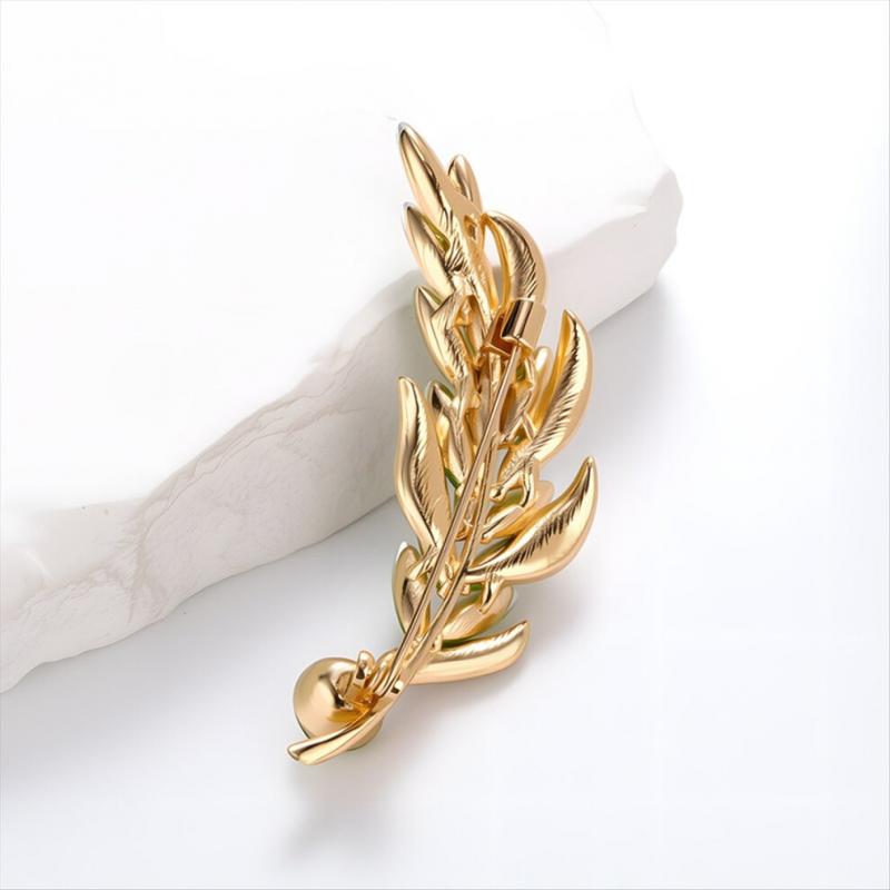 Ladies' crystal wheat brooch, crystal wheat bundle brooch, fashion accessory.