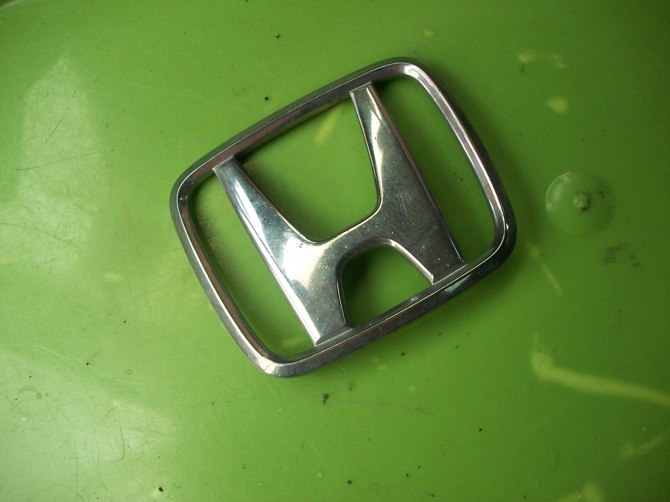 HONDA Genuine Parts Emblem Center Part Number (H) 75700-SR3-000