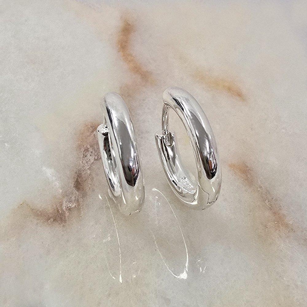 One-touch ring glossy silver earrings