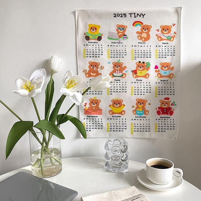 Calendario 2025 Arazzo da Parete Decorativo Appeso Stoffa Decorazione Parete Stanza Oggetti di Scena per Foto Calendario a Arazzo 2025