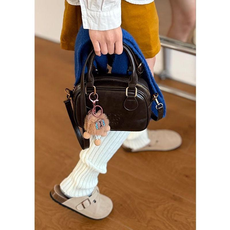 Premium sense retro small bag women's new autumn and winter popular versatile messenger bag super hot portable bowling bag