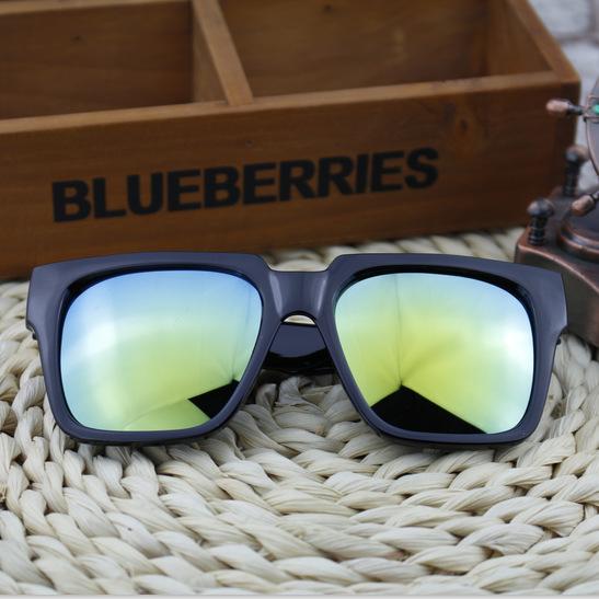 

Женские солнцезащитные очки в большой оправе Женские солнцезащитные очки в большой квадратной оправе Live Glasses Tide