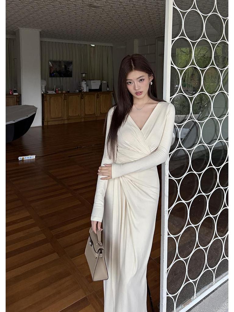 2026 Autumn/Winter Elegant V-Neck Long Sleeve Pleated Waist Split Skirt Dress for Women