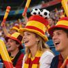 Hattar med fotbollsfanflaggtema, partyhattar, festhattar, hattar för att titta på och heja på matchen.