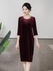 Qipao de terciopelo: Elegante vestido de otoño para un look juvenil y sofisticado.