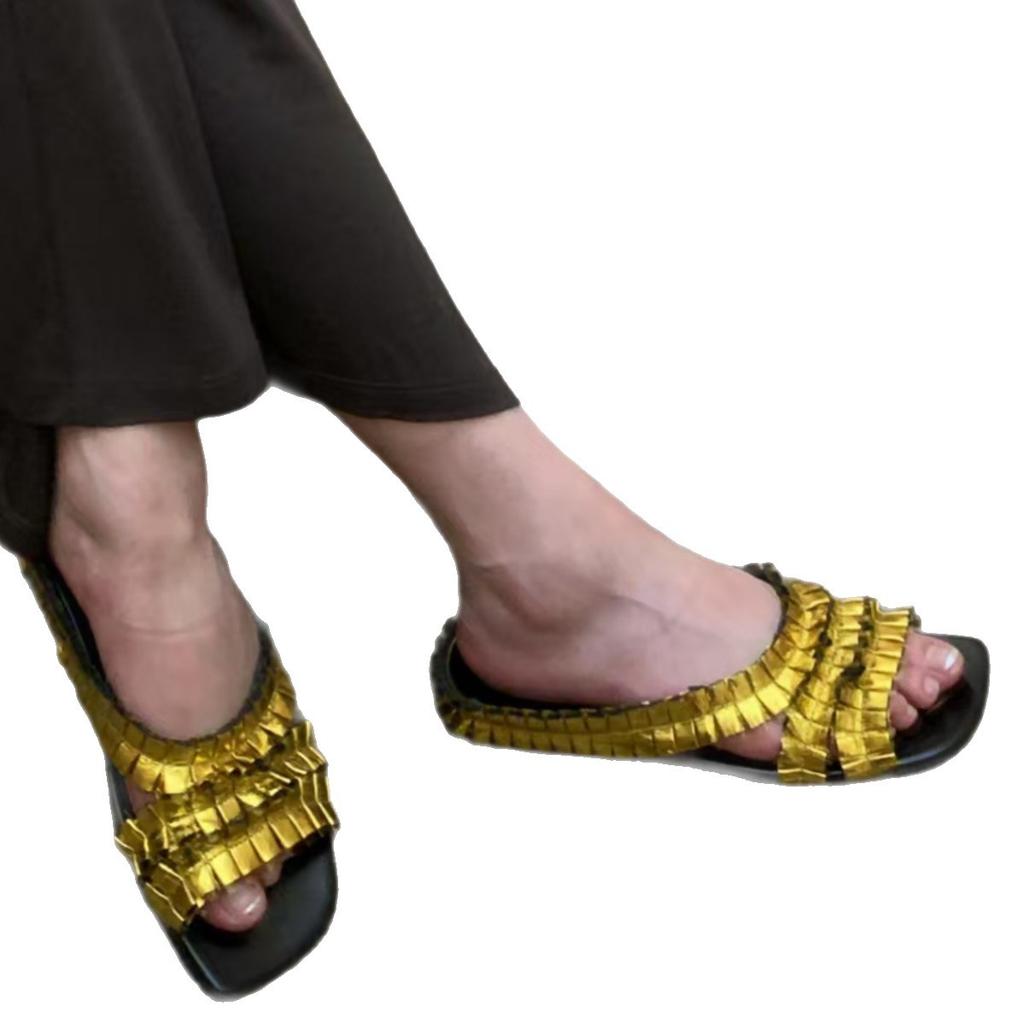 [Spot] Premium handmade pleated niche gold one-word with cool slippers women's new flat open-toed sandals
