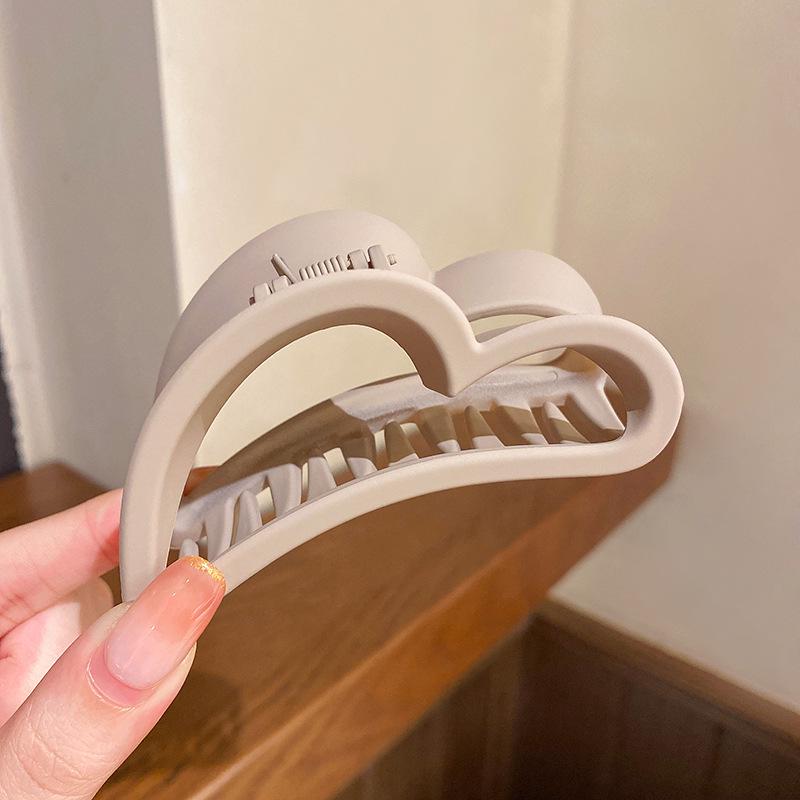 

Большая женская шпилька высокого класса: Новая модель Shark Clip 2025 года на осень/зиму