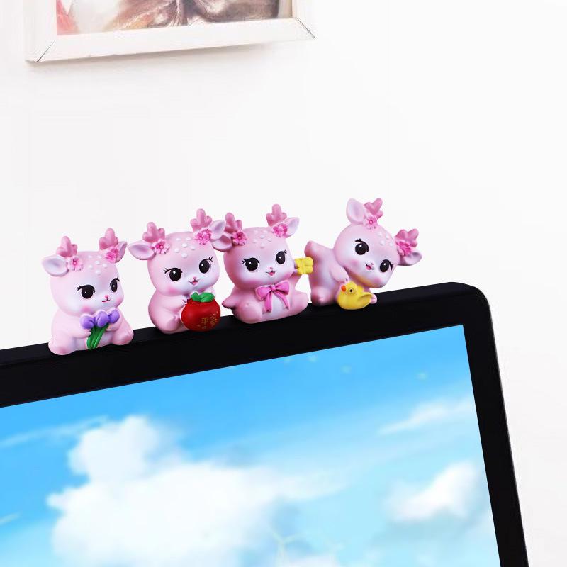Deer YoYo Desktop Ornament: Small Deer Decoration for Office Workstation or Car Interior
