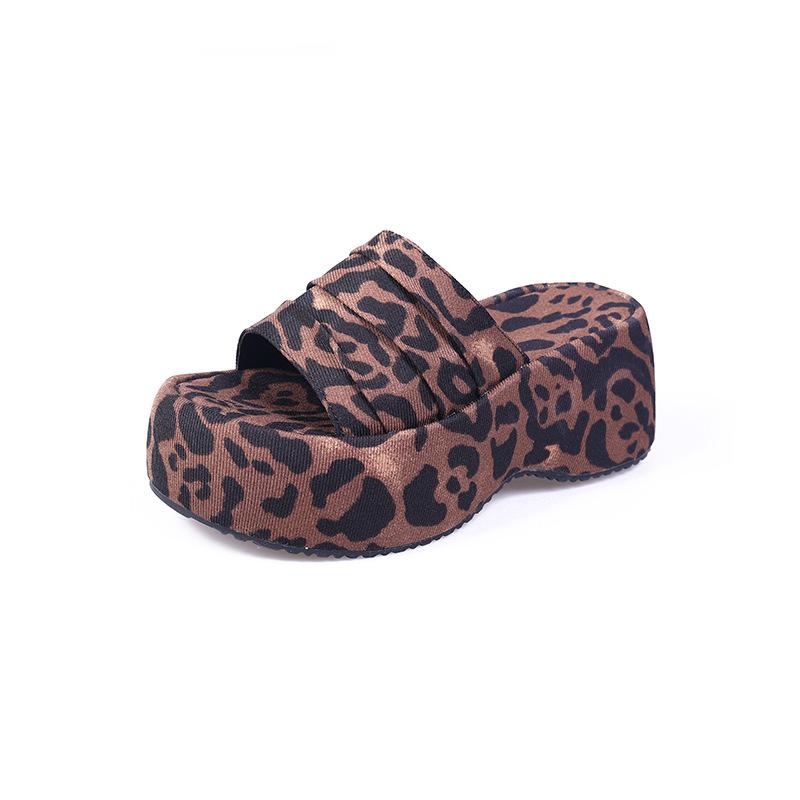 Retro leopard print trendy slope heel slippers women's summer 2025 summer new outer wear waterproof platform thick-soled high-heeled cool slippers