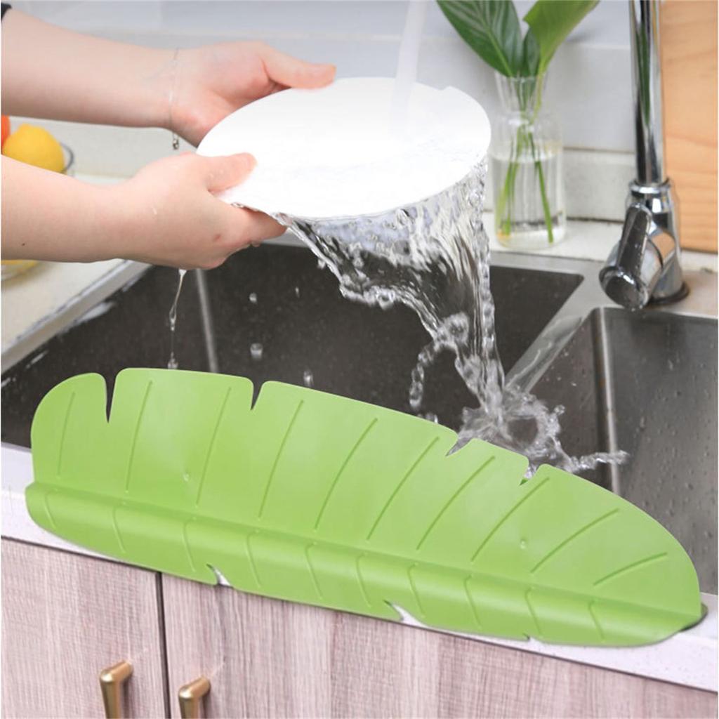 Kitchen Sink Water  Guards Soft Banana Leaf Shape Water Sink Flap Block With Suckers Oil-Proof  Proof Sink Access