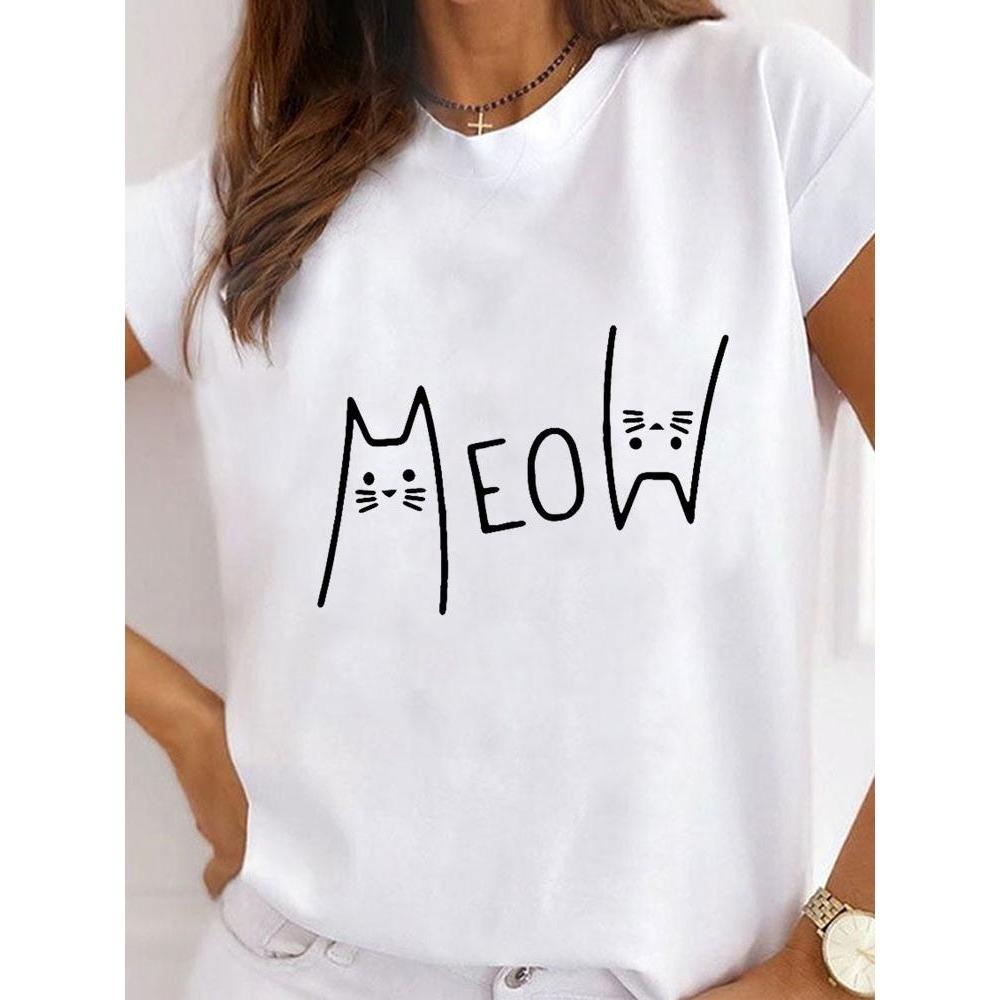 Short sleeved women's printed T-shirt with fashionable women's pattern
