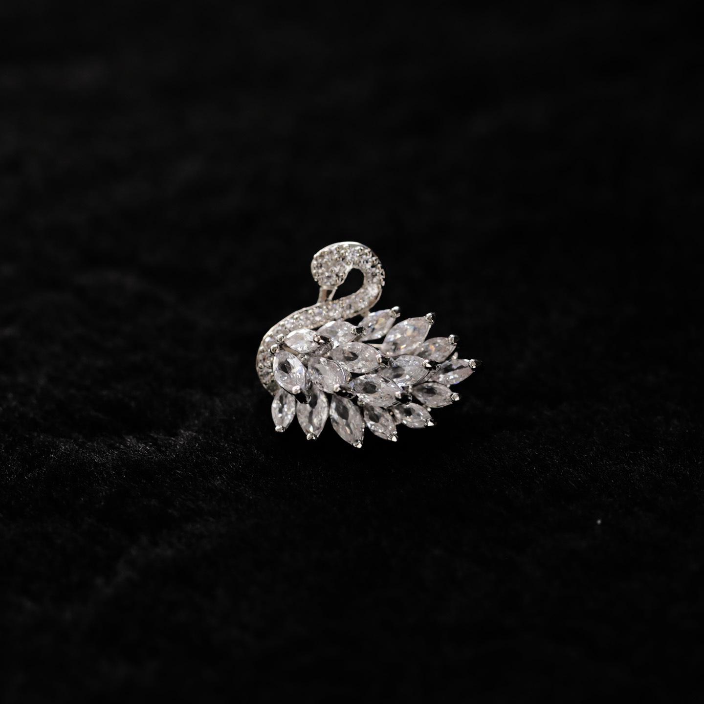 Bo Xin Yun Classic Zircon Swan Brooch - Anti-exposure Cardigan Lapel Pin